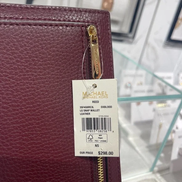 Michael Kors Reed Lg Bifold Pebbled Leather Snap Wallet Card Case 
Oxblood 
NWT - Picture 7 of 16